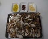 鯖の水煮缶とキノコのペペロンチーノ作り方1写真
