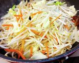ピリ辛肉野菜炒め、黒豚少々。作り方3写真