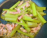 食育☆フキとベーコン炒め☆山菜作り方10写真
