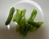 グリーンアスパラと小海老のガーリック炒め作り方1写真