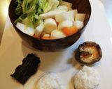 お餅の入った具だくさん味噌汁作り方1写真