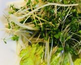 市販サラダ●カイワレだいこんトッピング作り方1写真