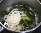 簡単！わかめと蓮根の胡麻味噌汁作り方2写真
