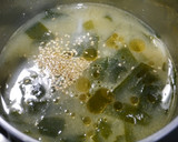 簡単！わかめと蓮根の胡麻味噌汁作り方3写真