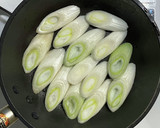 長ネギを敷いたブリの照り焼き作り方4写真