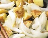季節のトッピングで新鮮に。定番肉じゃが作り方1写真