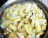 揚げと玉ねぎとキャベツのお味噌汁作り方1写真
