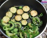 緑の夏野菜とフランクフルトのピリ辛パスタ作り方6写真