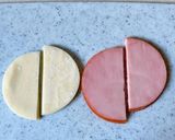 お弁当に★ハムと餃子の皮で薔薇の花作り方1写真