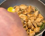 鶏肉としめじの梅肉炒め作り方15写真