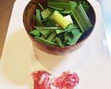 豚肉と葉にんにくのかんたん味噌汁作り方1写真