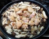 超簡単!きのこと鶏もも肉の中華風鍋!作り方5写真