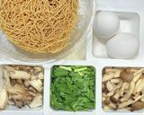キノコとニラたっぷりの天津かた焼きそば作り方1写真