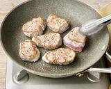 　豚ヒレ肉厚切りステーキ オニオンソース作り方3写真