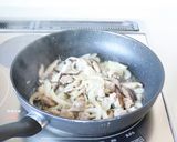 【サルシッチャとキノコの煮込みパスタ】作り方4写真