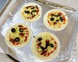 餃子の皮でオリーブとドライトマトのピザ作り方5写真