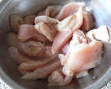 ＊　セロリと鶏肉のしょうが風味塩炒め　＊作り方1写真