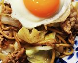 どんどん入れてく！目玉焼き乗っけ焼きそば作り方19写真