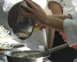 苺の温かいスープ　パルフェグラッセ添え作り方2写真