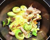 豚肉と芽キャベツの卵入り味噌汁作り方5写真