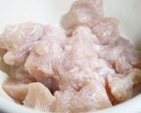 鶏むね1枚☆コリコリ味噌ピーチキン作り方1写真