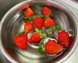 いちご長持ち♪酢水あらい作り方1写真
