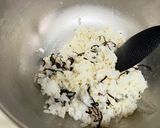 簡単♫ごま油香る 塩昆布のおにぎり作り方2写真