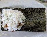 ご飯と具材をはさむだけ☆おにぎらず作り方5写真