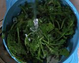 通な逸品【春菊のごまだれがけ】作り方2写真