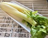 ピリ辛胡麻油風味☆セロリの明太マヨサラダ作り方1写真
