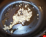 白菜と豚挽肉の炒め。作り方1写真