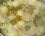だし要らず♩いわし缶と長ねぎのみそ汁作り方2写真