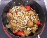 節分豆と竜田揚げの照焼ソース炒め作り方5写真
