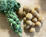 鶏肉と芽キャベツジャガイモの香草焼き作り方1写真