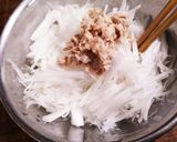 玉ねぎ大根シーチキンサラダ。作り方1写真