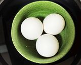 お弁当にも ゆでたまごちゃん作り方1写真