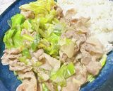 キャベツもたっぷり！ネギ塩豚丼作り方4写真