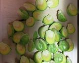 芽キャベツとベーコンのコンソメチーズ炒め作り方1写真