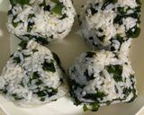 ごま油でストレス撃退！\わかめおにぎり/作り方5写真