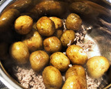 小丸じゃがいもと豚ひき肉の揚げ煮作り方4写真