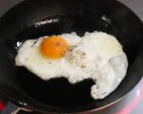 醤油麹でうま味ＵＰ★もやしの目玉焼載せ作り方2写真
