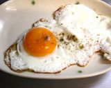 醤油麹でうま味ＵＰ★もやしの目玉焼載せ作り方3写真