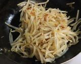 醤油麹でうま味ＵＰ★もやしの目玉焼載せ作り方4写真