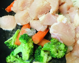 冷凍野菜と鶏肉のオイスターソース炒め作り方1写真