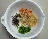 鮭と塩昆布と菜っ葉のおにぎり作り方8写真