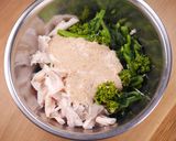 蒸し鶏と菜の花の特製ごまだれサラダ☆作り方3写真