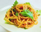 セロリ葉のトマトピューレパスタ　雑穀麺で作り方2写真