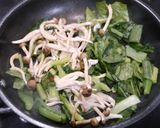 簡単！サラダチキンと小松菜の中華炒め作り方2写真