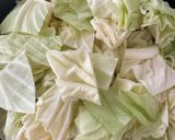 焼肉生だれで豚肉と春キャベツフライパン蒸作り方4写真