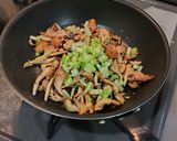 鶏皮舞茸ネギ丼作り方3写真